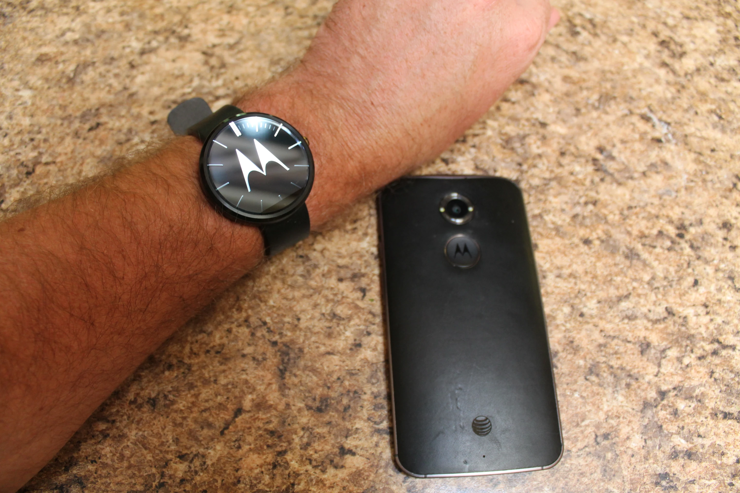 The new Moto X (2014) and the Moto 360 smartwatch (Photo: Eric Mack/Gizmag.com)