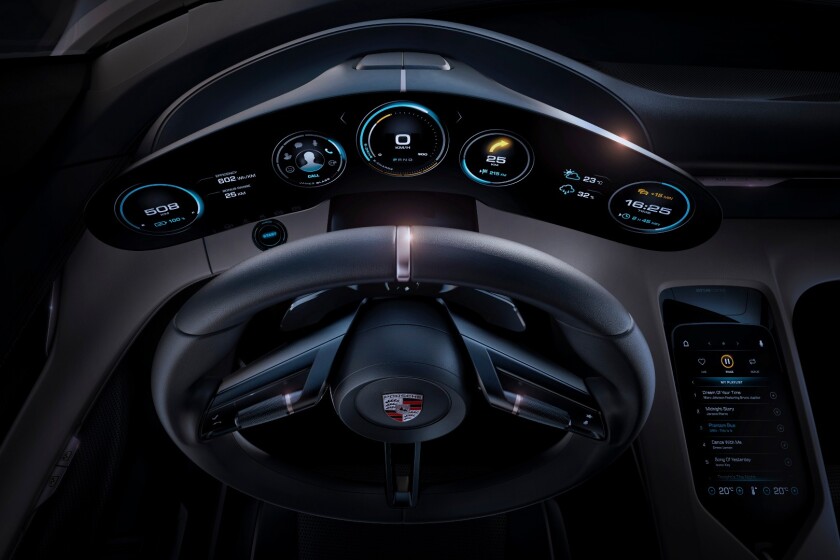 The driver display uses a parallax effect to make sure owners can see what's going on regardless of where they're sitting