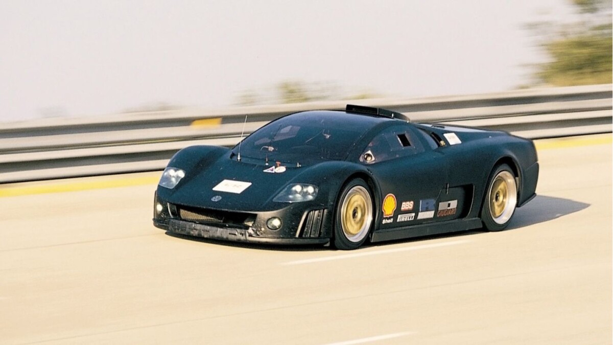 Volkswagen set a world distance record for 24 hours at Nardò in 2002, when a W12 covered 7,740.576 km at an average speed of 322.891 km/h