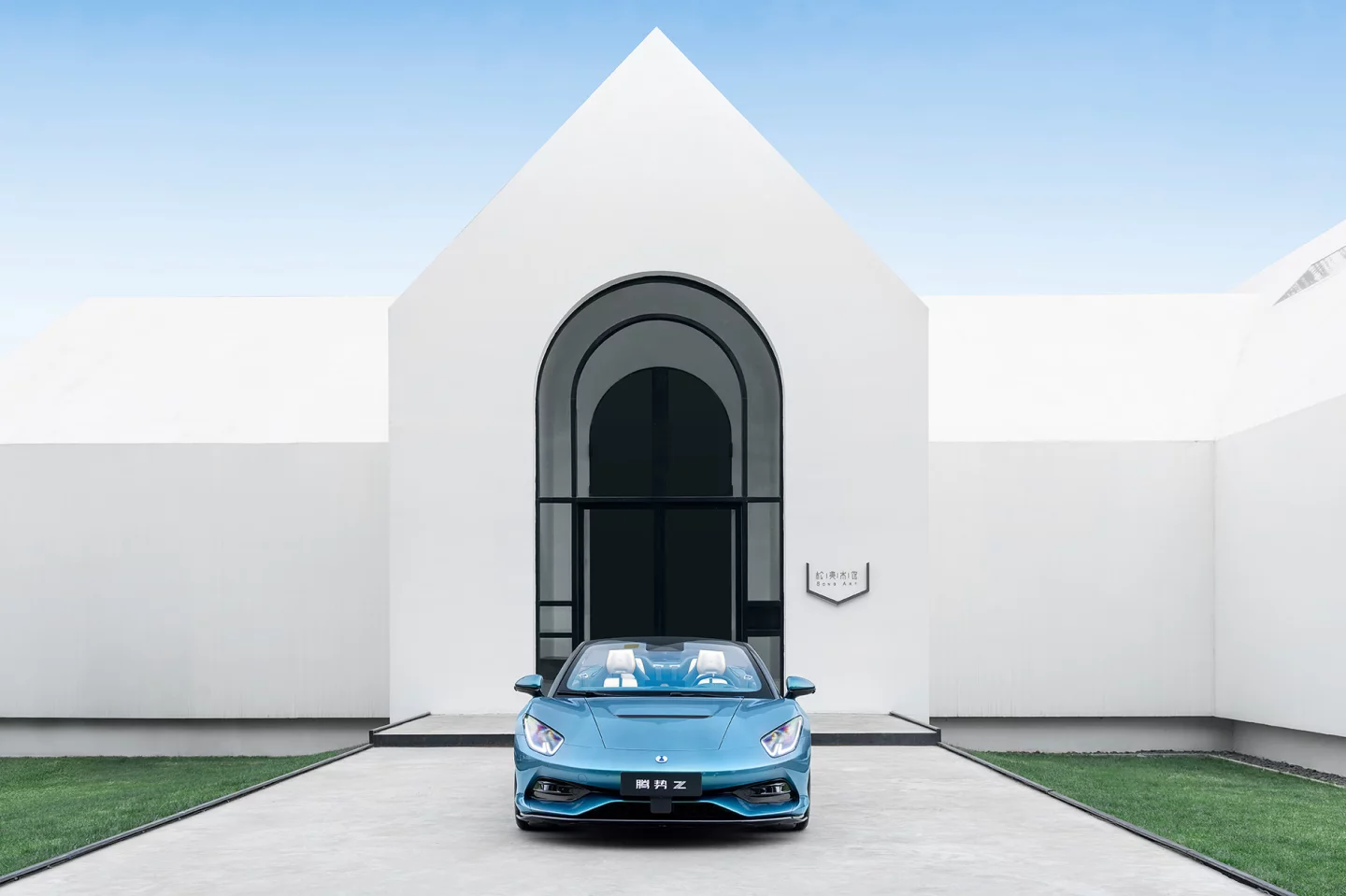 The Denza Z serves up sophisticated, classic good looks courtesy of designer Wolfgang Josef Egger, who's fashioned Alfa Romeo and Audi vehicles