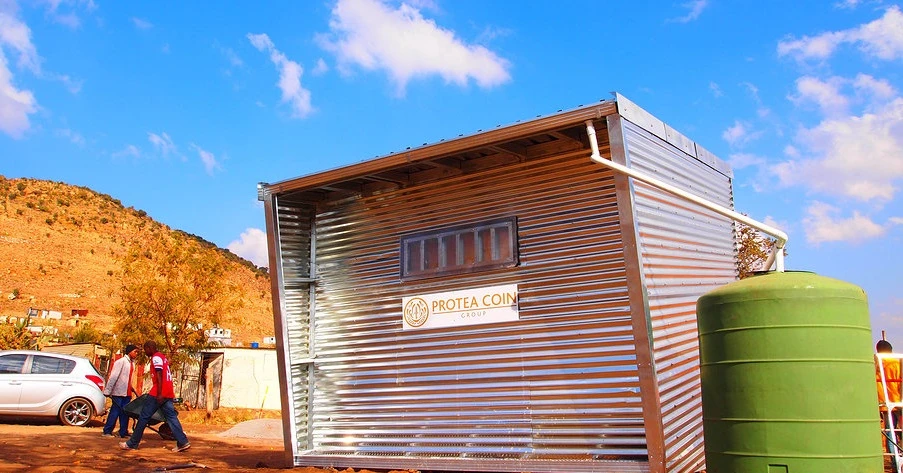 Johannesburg based design studio, Architecture For A Change has recently completed the construction of an off-the-grid prefabricated unit located in the informal settlement of Mamelodi, South-Africa
