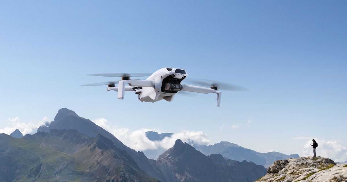 Sub-$300 mini camera drone flies 4K/60fps video and obstacle avoidance