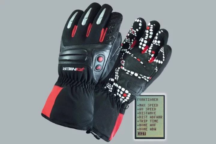 The GPS-enabled X-Plore.XGX gloves from Zanier