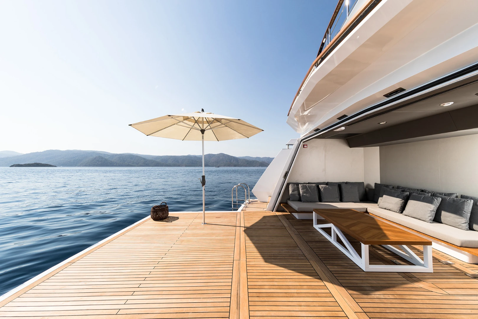 The perfect spot to enjoy some sunshine on the 32XP's extensive sundeck