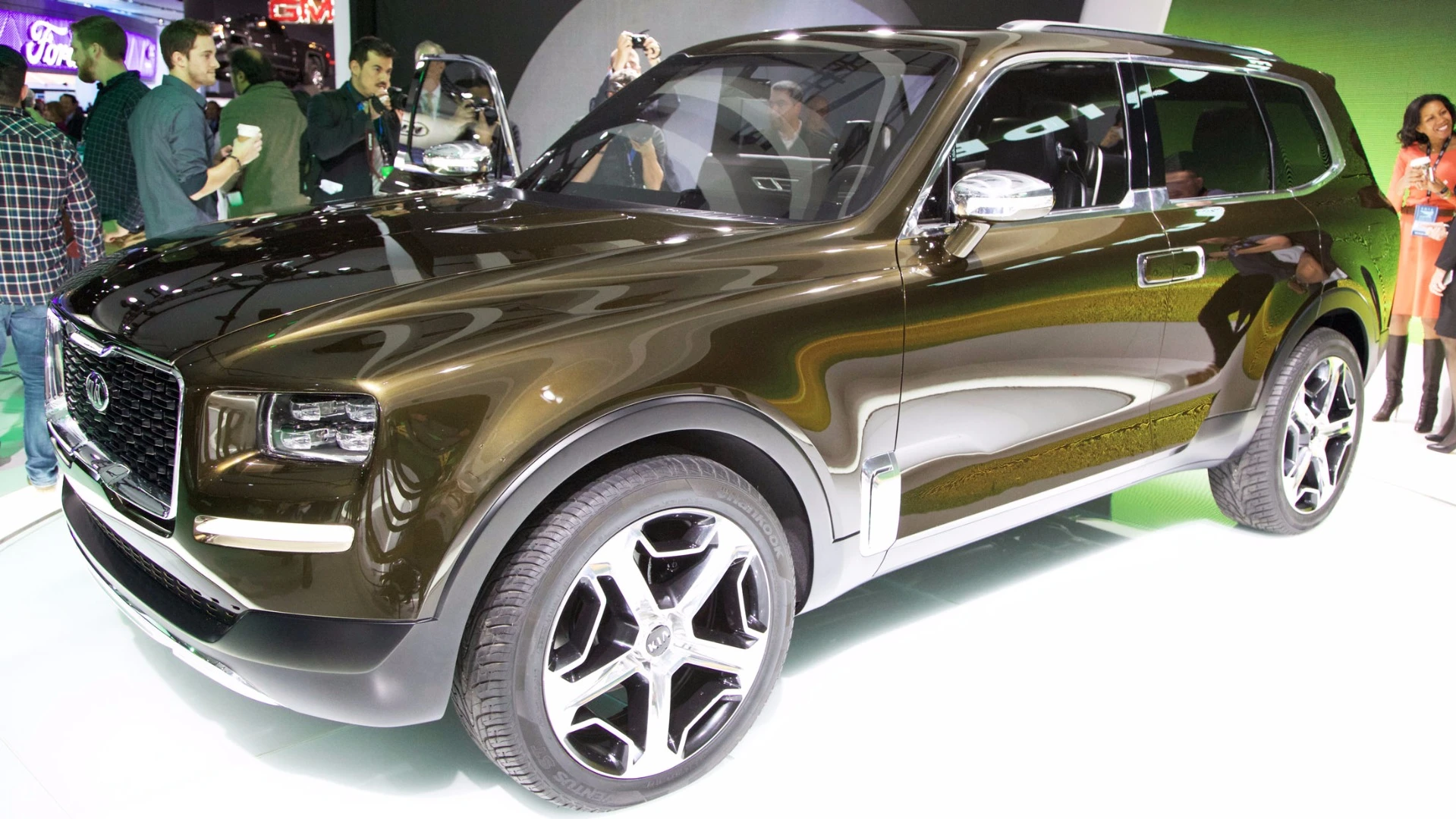 Kia's Telluride Concept looks like a cross between Bentley's EXP 9F and the Chevrolet Suburban