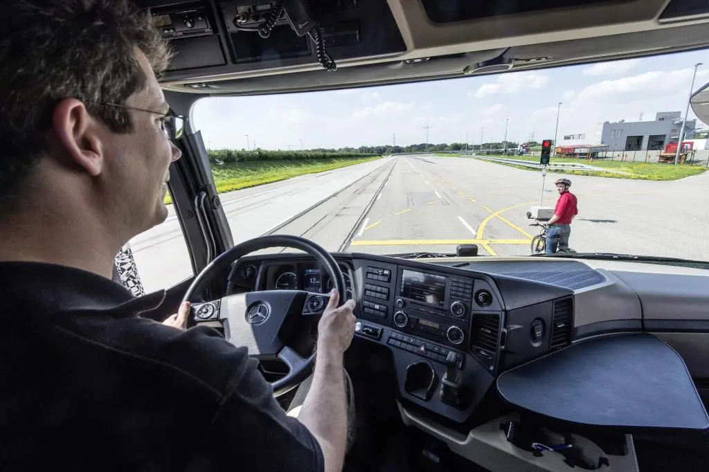 Cyclist safety should be improved by the introduction of Blind Spot Assist for trucks