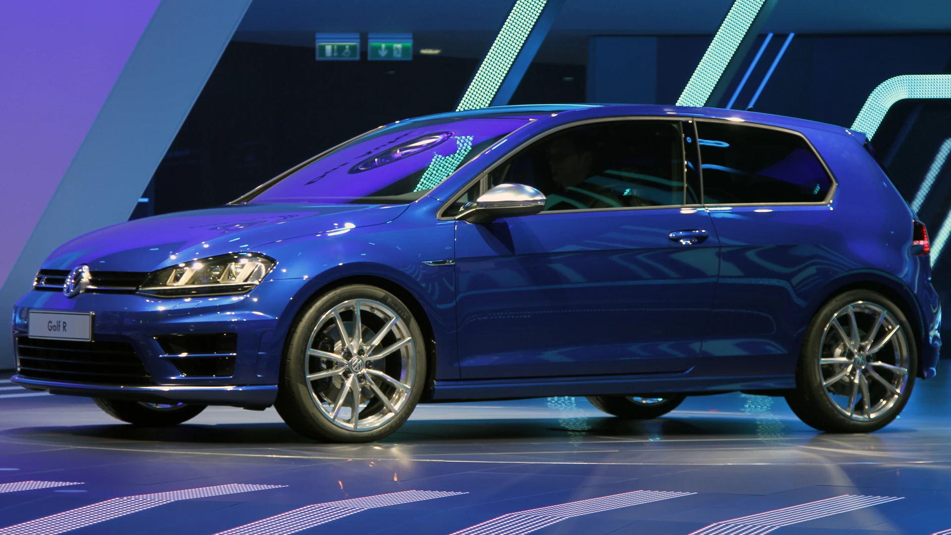 Though VW's Golf R increases power by 30 PS over the previous edition to 300 PS or 221 kW, the company claims fuel efficiency gains of 18 percent (Photo: Gizmag)