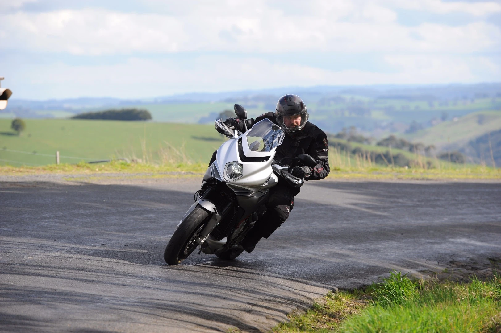 MV Agusta Turismo Veloce: enjoys fast sweepers, but handles surprisingly well at walking pace