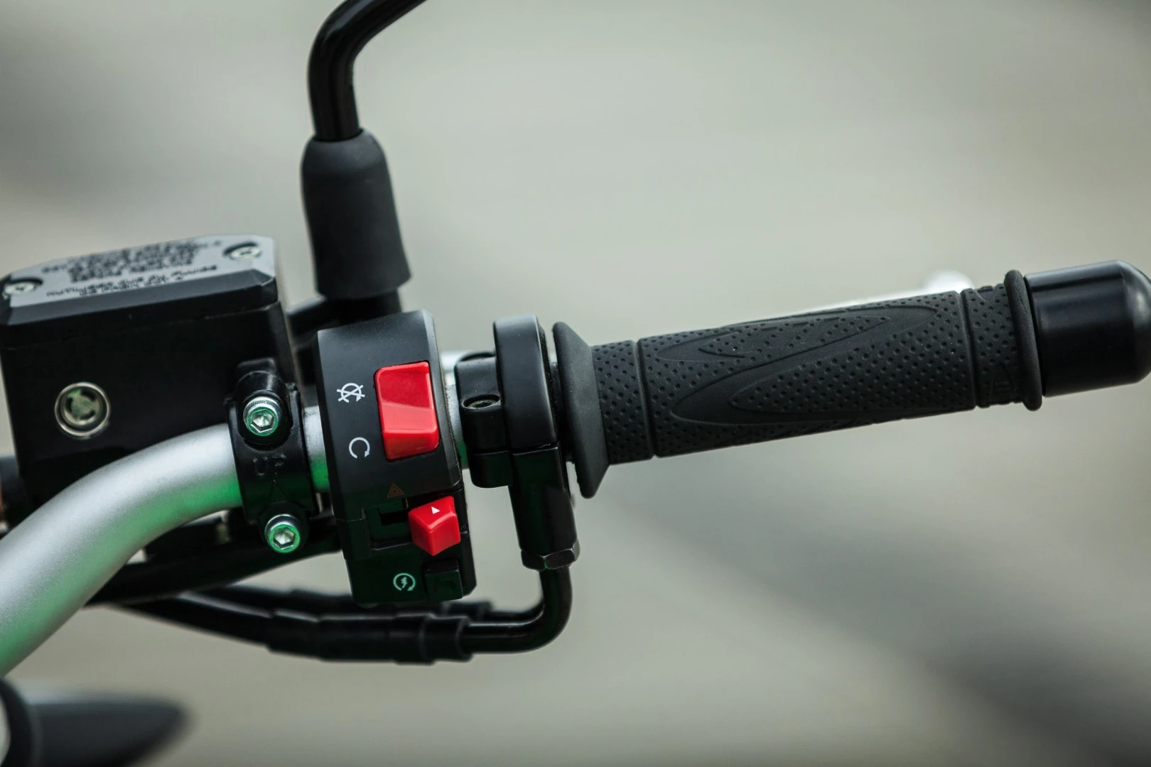 Benelli BN302 - right switchblock (Photo: Chris Blain/Gizmag)