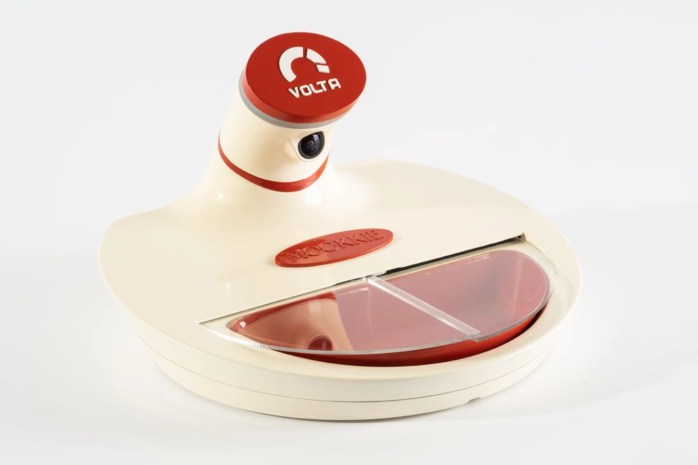 Mookkie features a removable magnetically-mounted bowl, along with a front-facing wide-angle camera