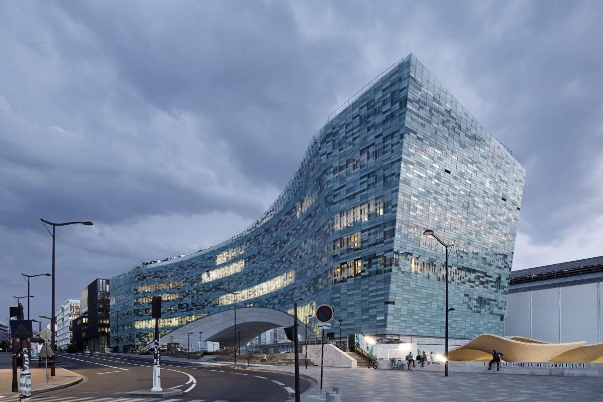 The Le Monde headquarters, by Snøhetta, features a pixelated glass facade that consists of 20,000 pieces of glass