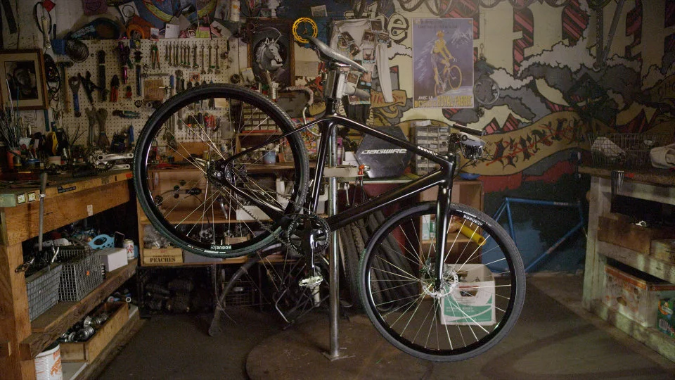 The Rogue C6 has an overall weight of 20.5 lb (9.3 kg)