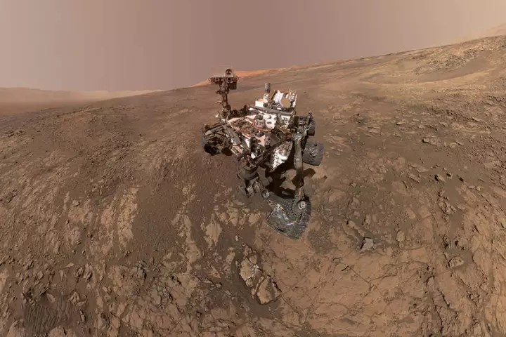 An earlier-taken self-portrait of NASA's Curiosity Mars rover shows the vehicle on Vera Rubin Ridge