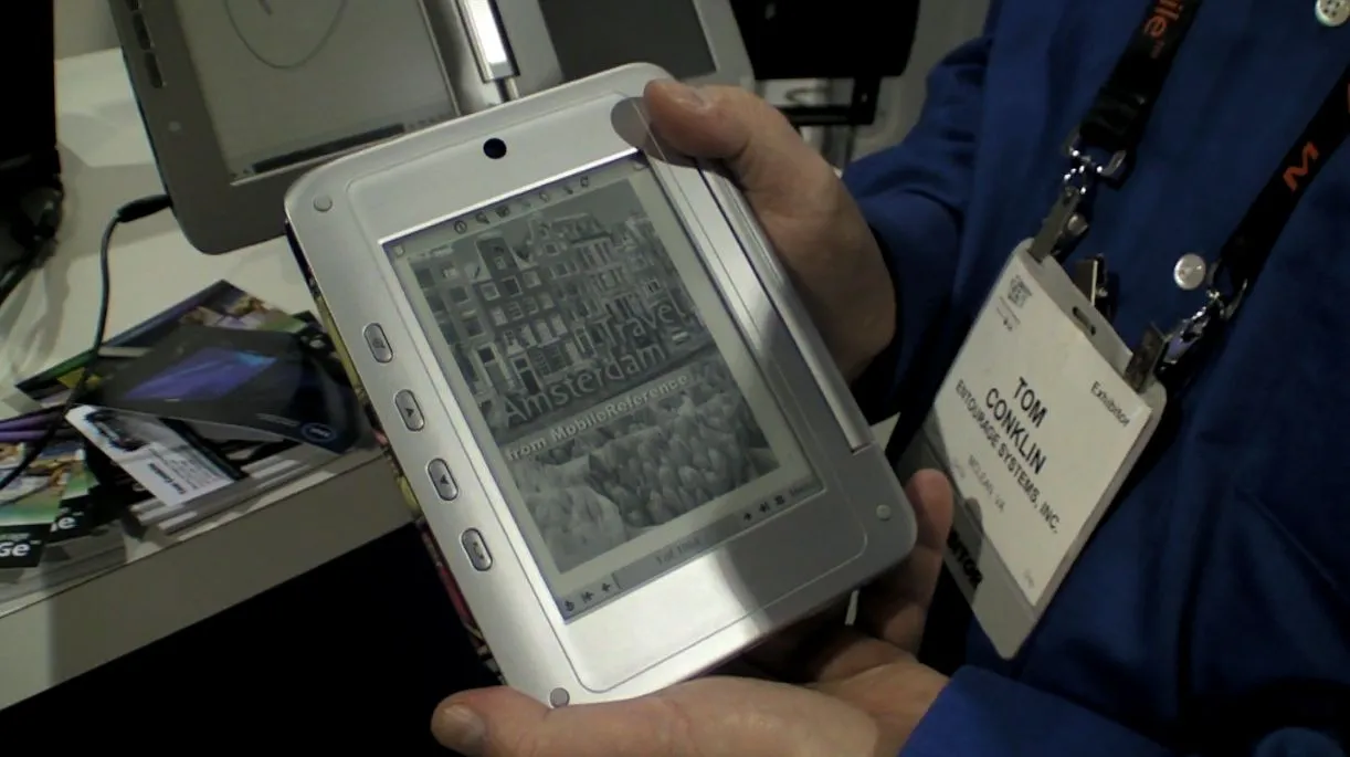 Getting to grips with the Pocket eDGe at CES: the e-Reader display