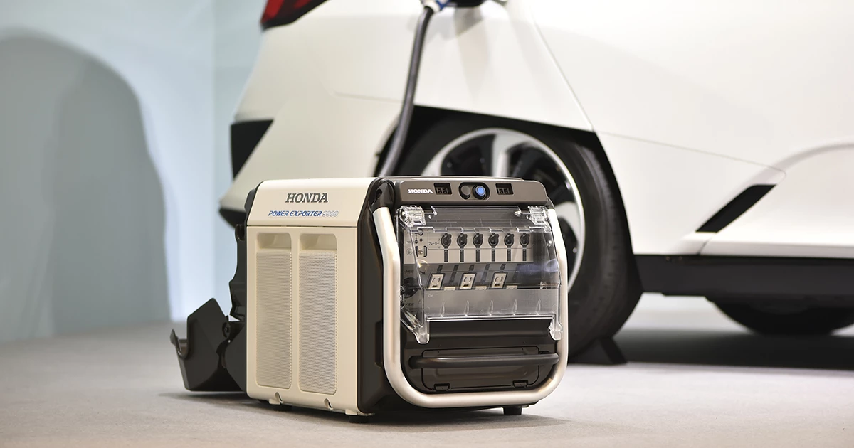 The technology for the Lib-AID E500 was first seen in the Power Exporter 9000, a device conceived to bridge the gap between the home and the power generation potential of the Honda Clarity FCV.