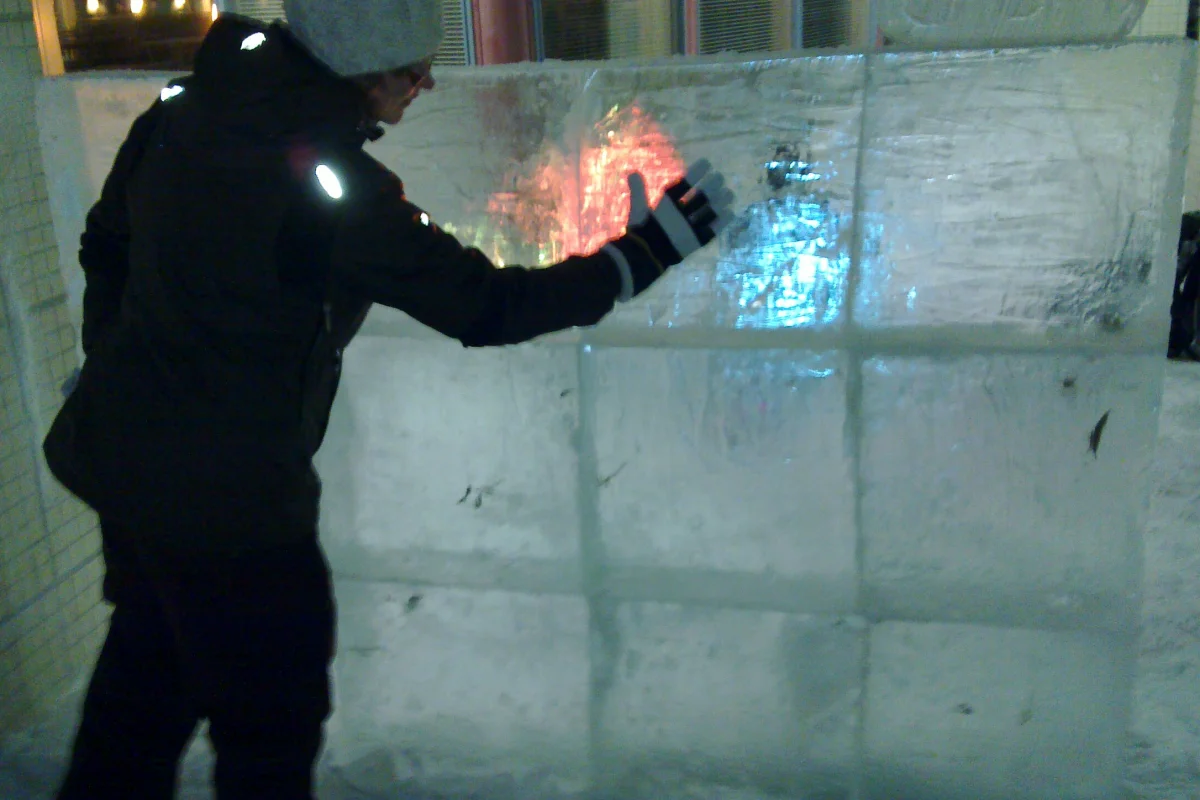 Researchers from the Nokia Research Center in Tampere, Finland have turned a wall of ice into a huge interactive touchscreen display