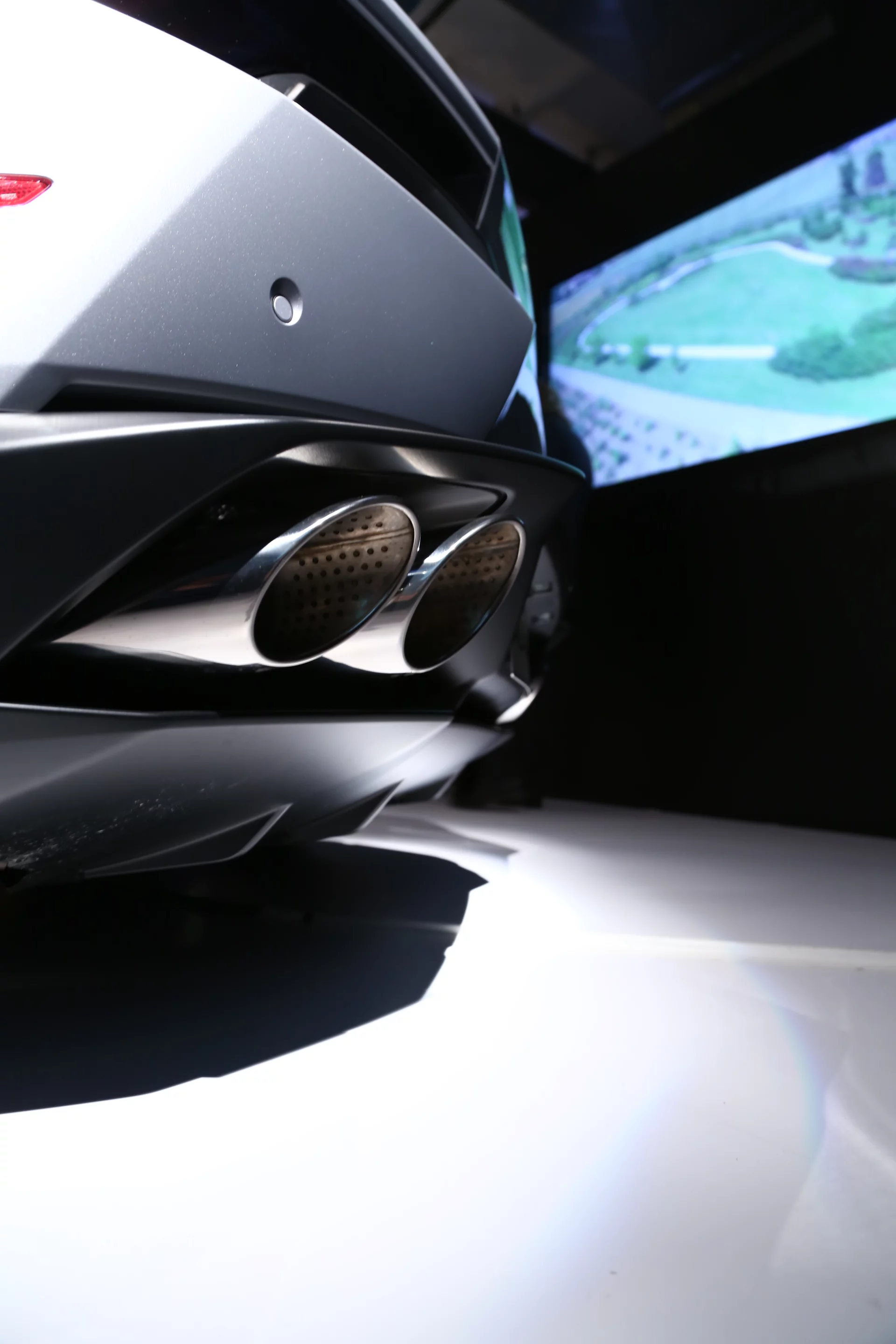 The new 5.2-liter engine puts out 413 lb.ft (560 Nm) of torque and delivers lower fuel use ratings and emission outputs as compared to the V10 Gallardo (Photo: Angus MacKenzie/Gizmag.com)