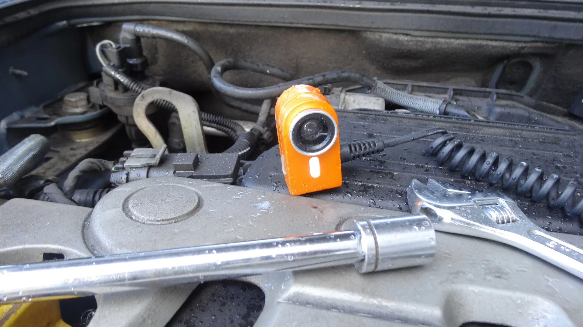 The Eye Eye has a built-in 51-lumen LED for shooting in dark spaces