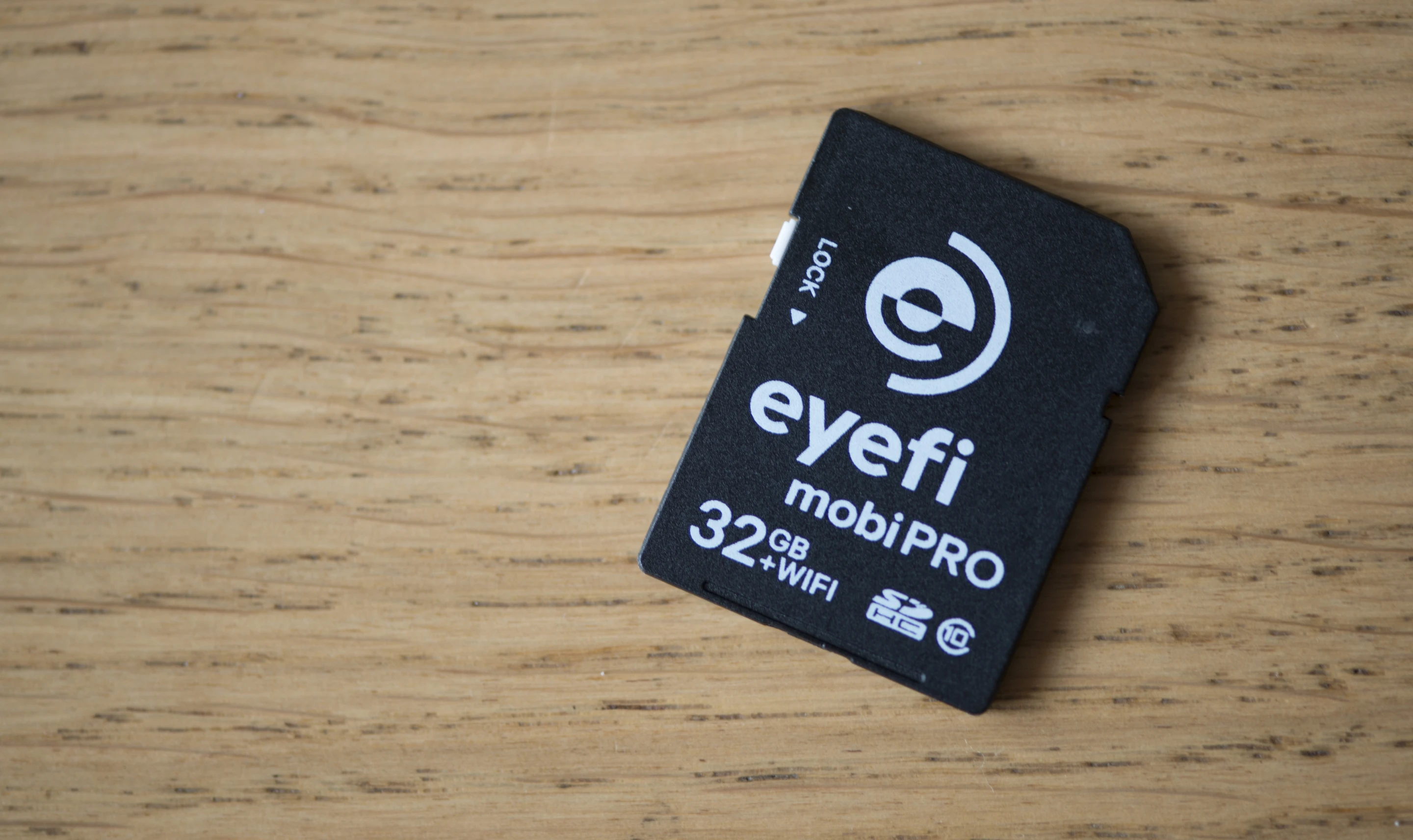 The Eyefi Mobi Pro wireless SD card allows easy but powerful sharing (Photo: Simon Crisp/Gizmag.com)