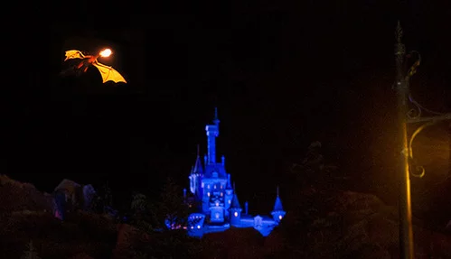 With a majestic musical score and some ferocious roars piped in over the loud speakers, guests can really get the sense that a giant mythical creature has taken to the skies overhead