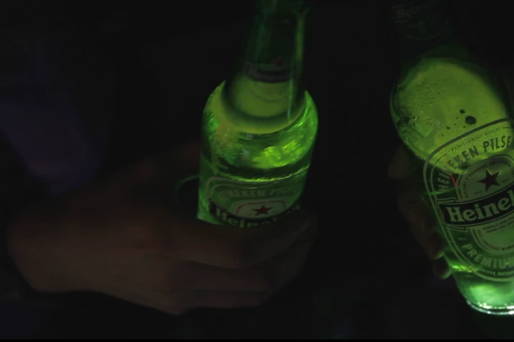 Clinking two of the bottles together for a toast causes the LEDs to light up simultaneously