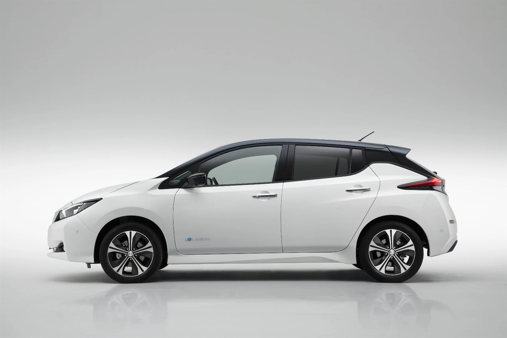 The rising beltline and black roof on the Leaf make it look sportier than before