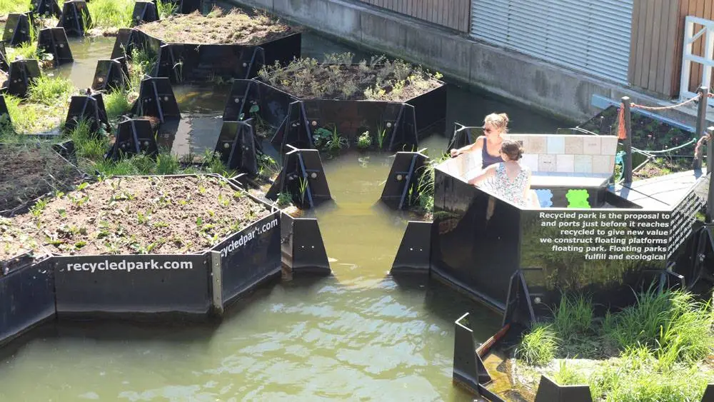 The Recycled Park comprises 28 floating blocks made from recovered waste plastic