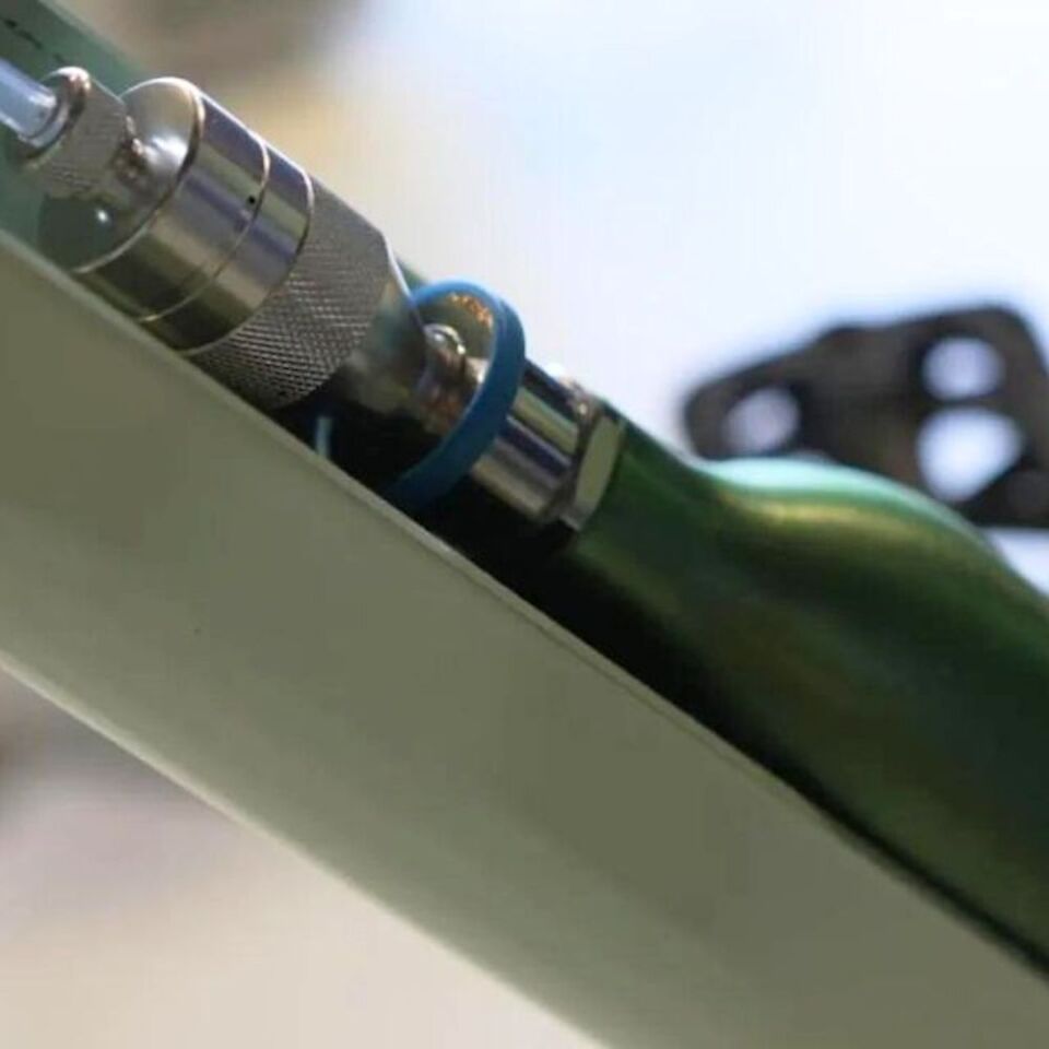 Thùng chứa HYRYD được lắp vào khung của ebike và chứa 20 g H2 ở áp suất khoảng 1 MPa
