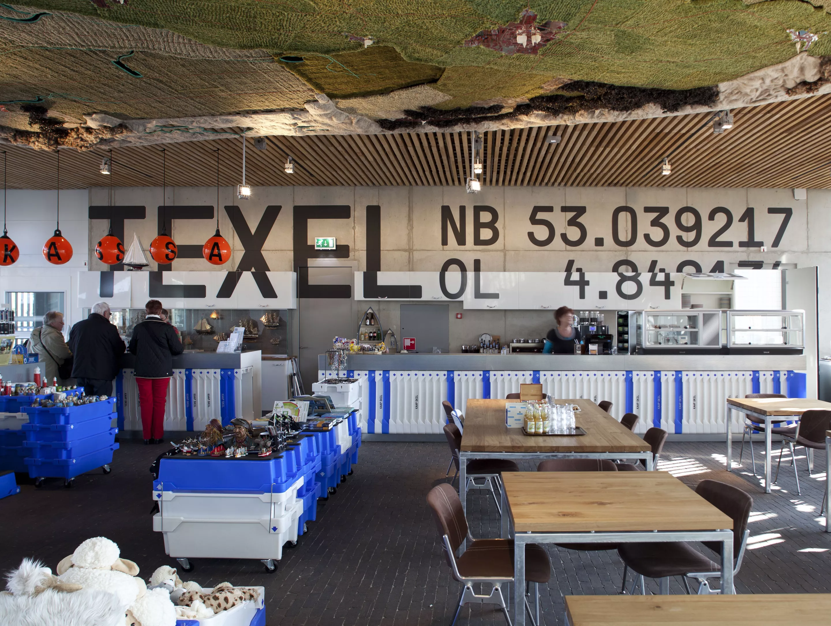 Check out the ceiling in the museum's cafe (Photo: Mecanoo architecten)