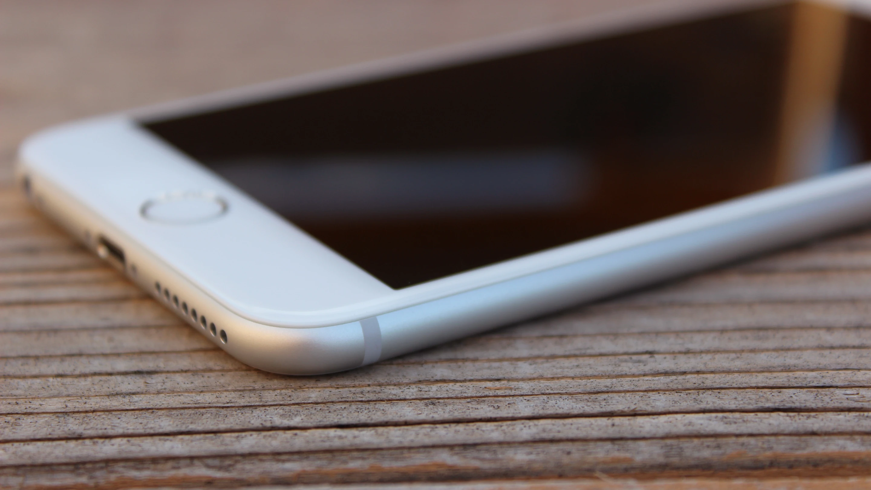 The Plus' rounded edges make it more comfortable in hand – and add to its aesthetic (Photo: Will Shanklin/Gizmag.com)