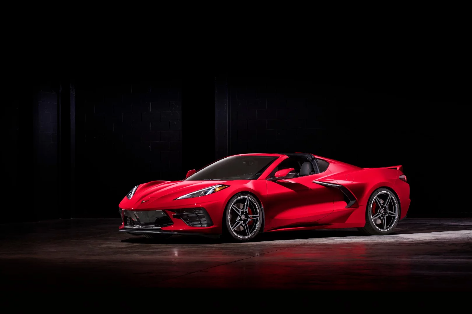 The signature “Coke bottle” shape of the ‘Vette remains in the overall profile, as does the angular rear end and the strong Corvette swoop at the front bumper