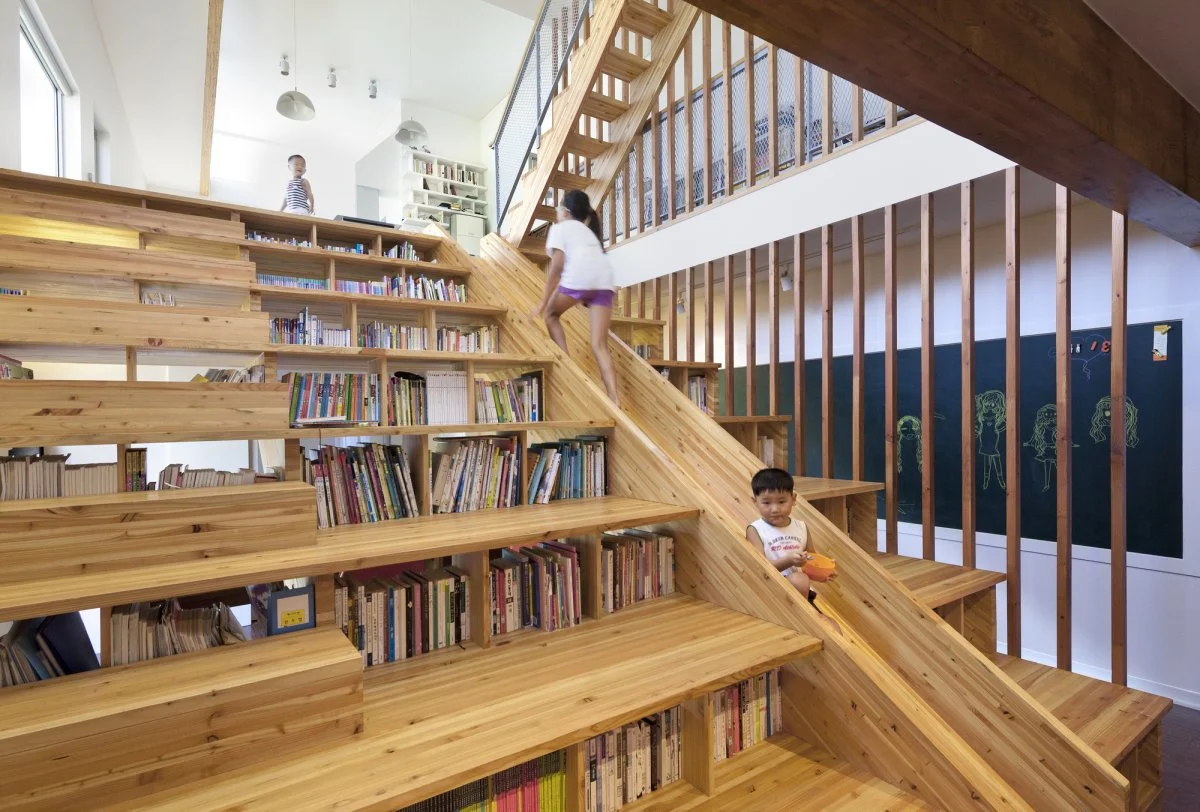 The Panorama House staircase is filled with books, turning it into a library of sorts
