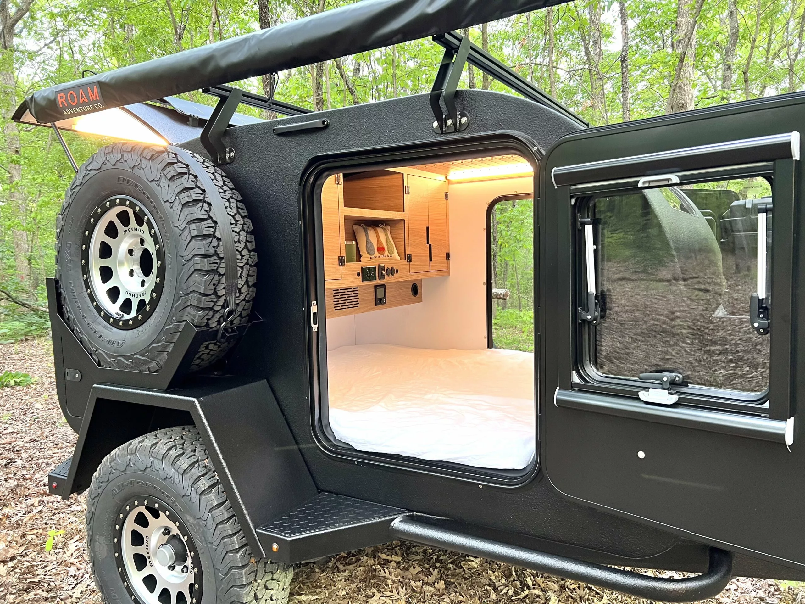 Heavy duty step-on fenders make it easy to get up and secure or unload gear on the roof