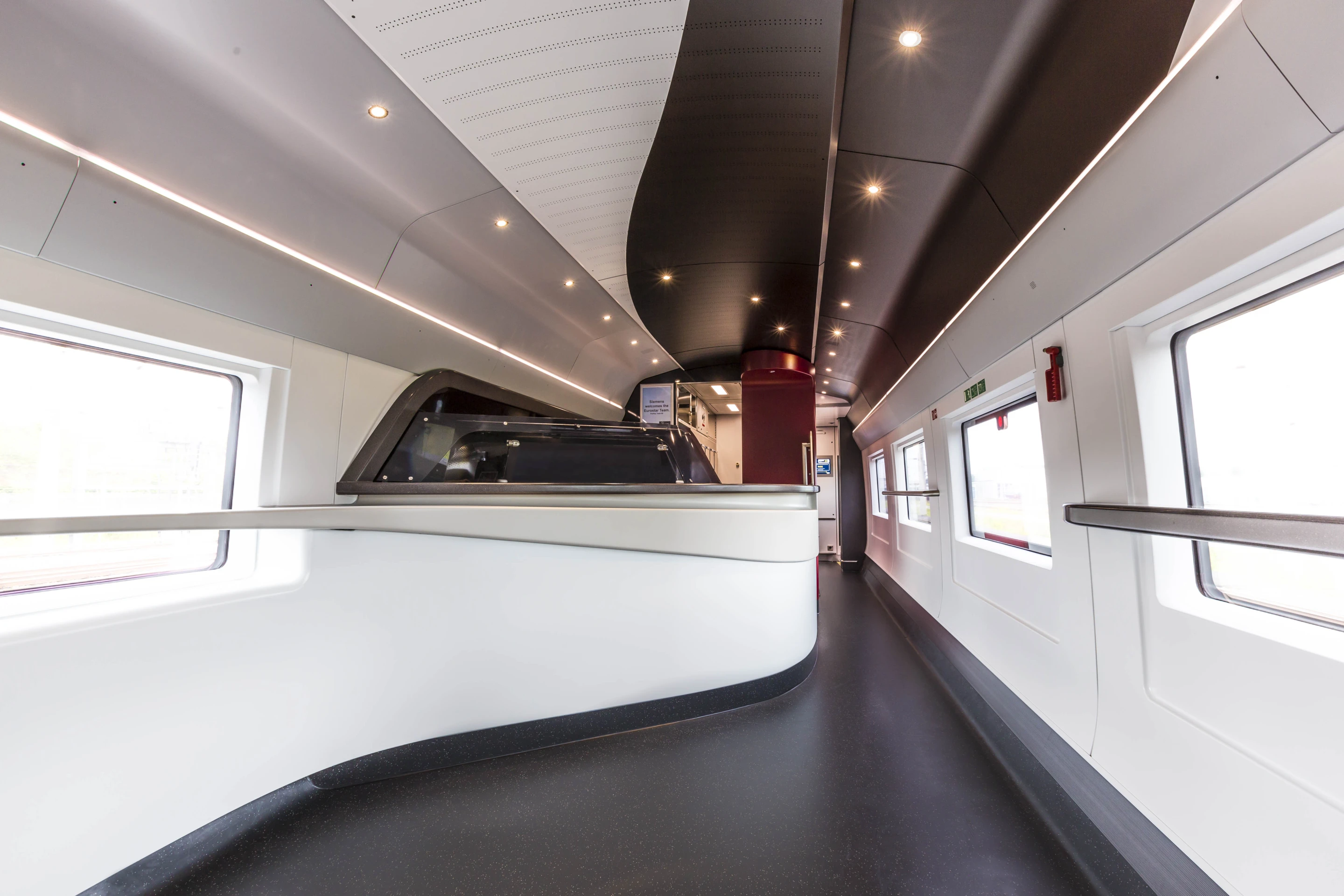 The e320's full length is available for passengers because the entire propulsion system and all technical modules are distributed underfloor throughout the train
