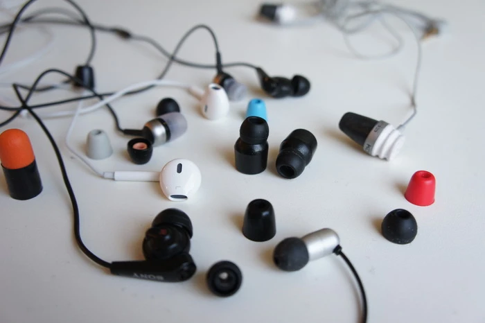 Measuring 14 mm (0.55 in) in diameter and 20 mm (0.78 in) in length, they are a similar size to your typical in ear-headphones