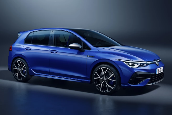 While Lapiz Blue Metallic is the signature color for the Golf R 2022, it will also be available in Pure White and Deep Black Pearl Effect