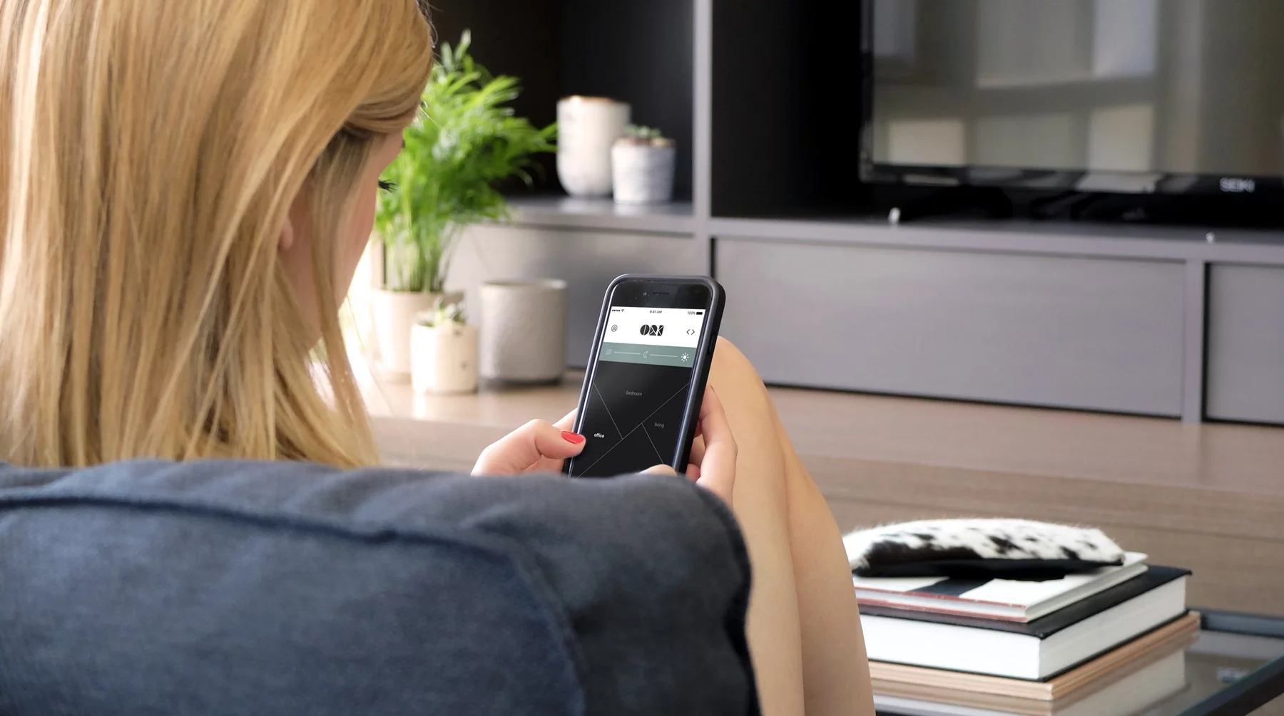 The unit can also be controlled using an accompanying mobile app