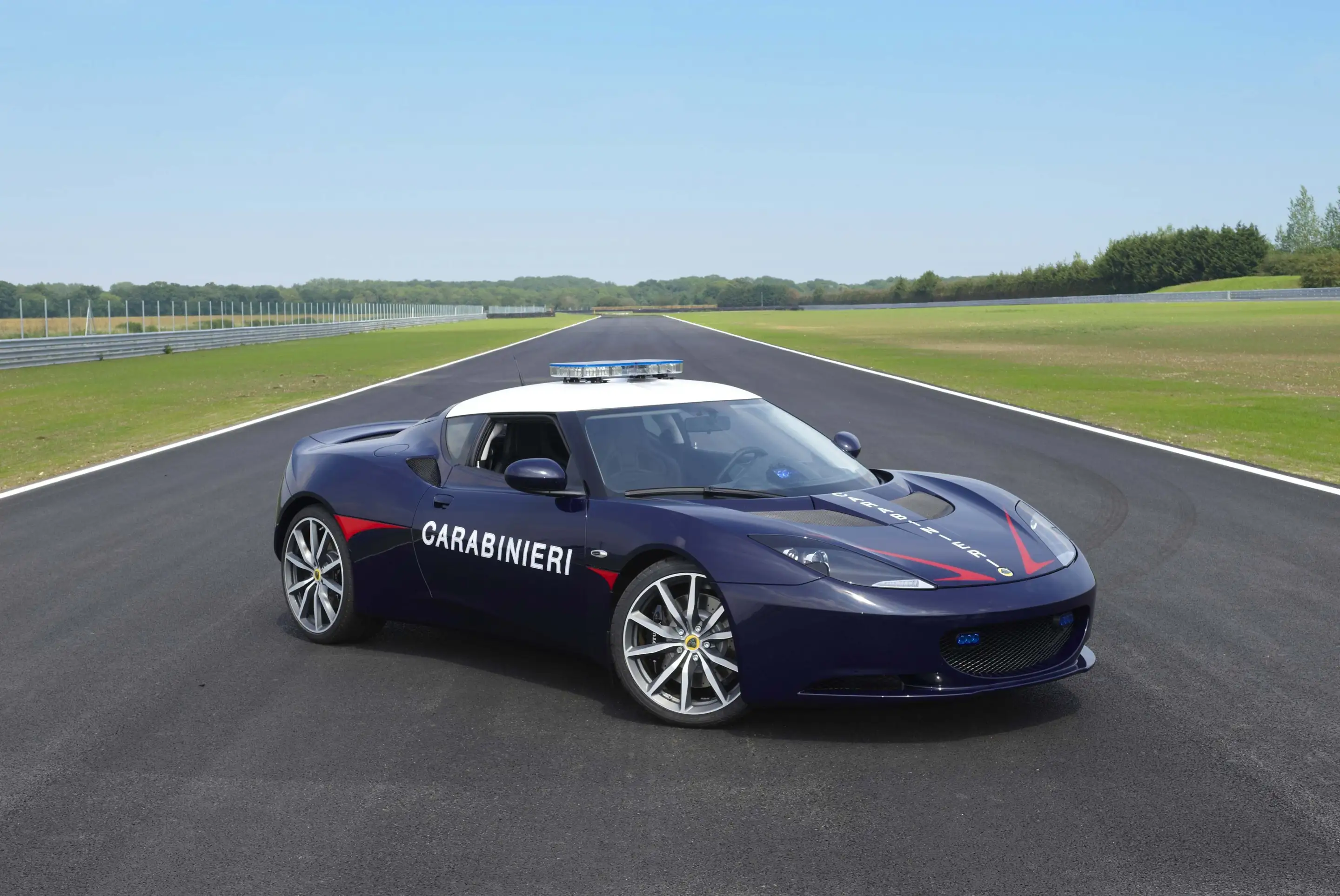 Lotus is also teaching Carabinieri drivers new high speed driving skills (Photo: Lotus)