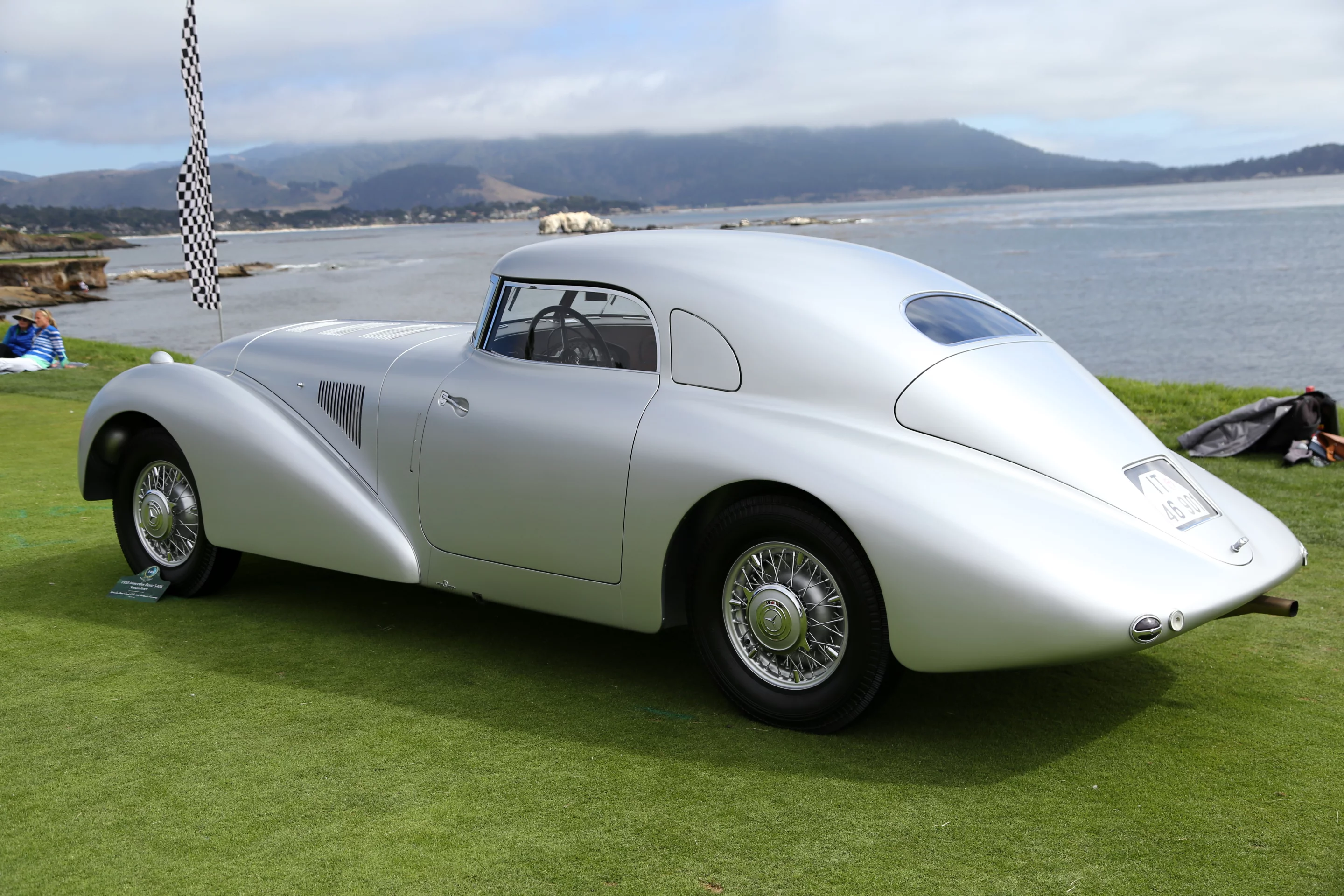 One of a kind 1938 Mercedes Benz 540K Streamliner sits next to the Pacific (Photo: Angus MacKenzie/Gizmag.com)