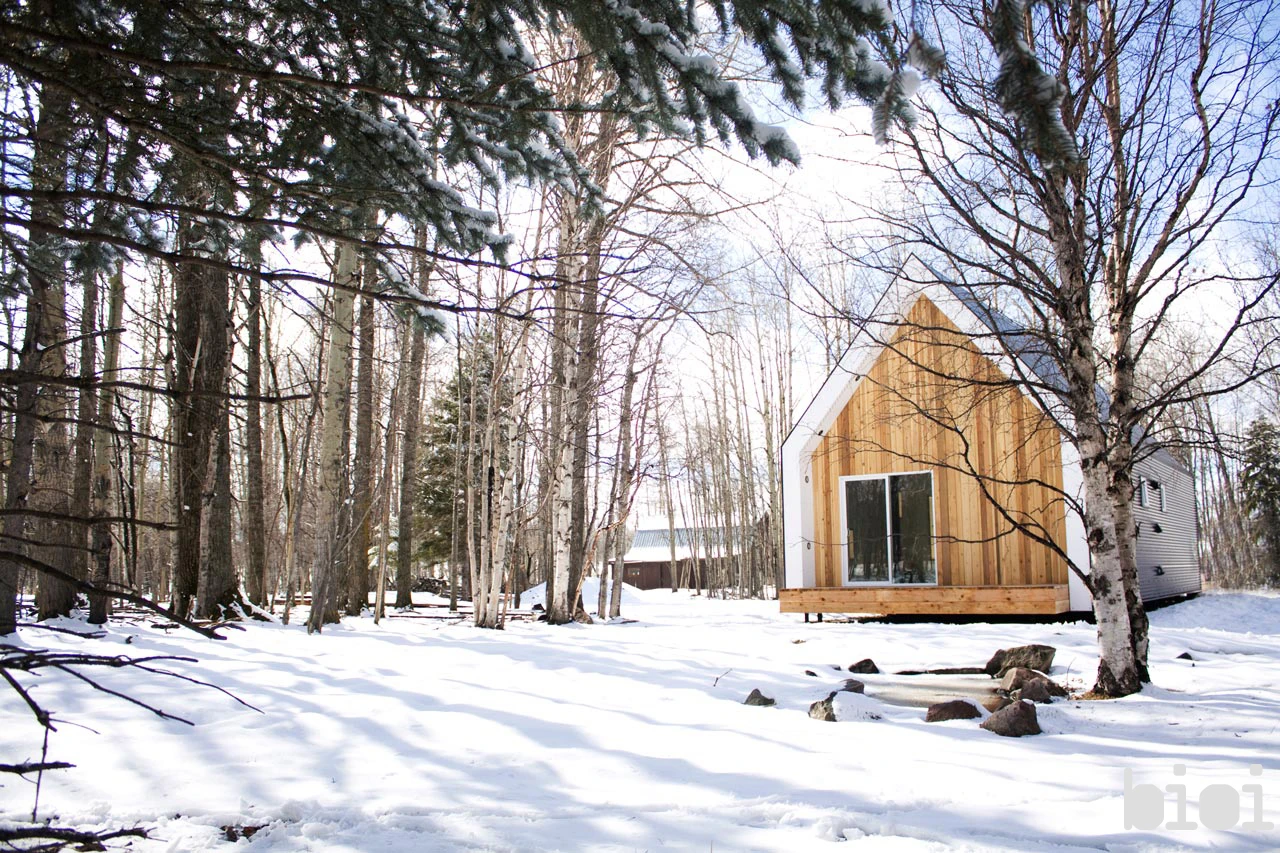 The building’s compact size greatly minimizes the heating load on the home, which is supplied via radiant in-floor heating (Photo by: Alison Anderson)