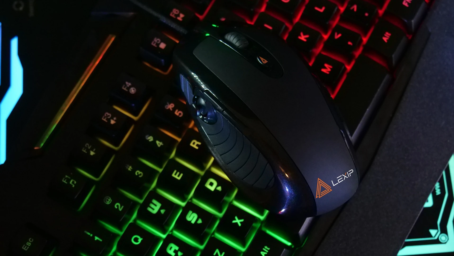The Lexip 3D mouse is totally customizable, allowing users to map the buttons and sticks, and configure the sensitivity of the mouse and wheel