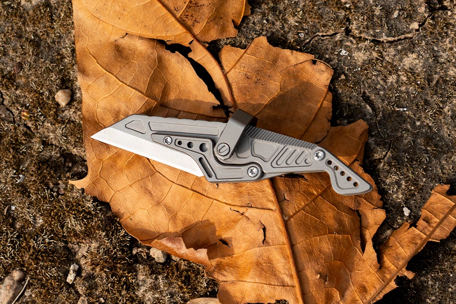 The Linkfin's blade is made from D2 steel