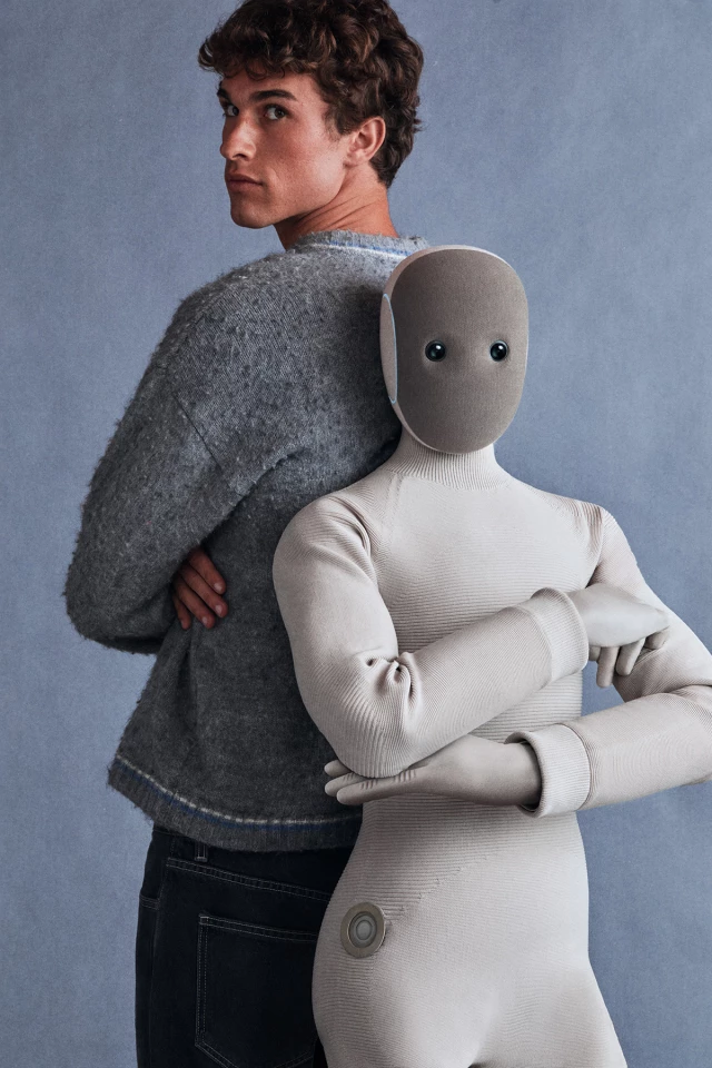 The Neo stands 5ft6 in height and thankfully weighs just 66 lb, should you ever need to lift it