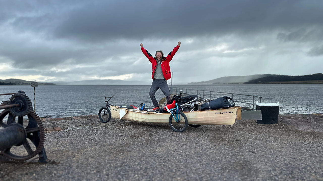 Ben Kilner pedaled the Wee Hen approximately 138 miles (222 km) across the width of Scotland and back, traveling on the water one way and on land the other