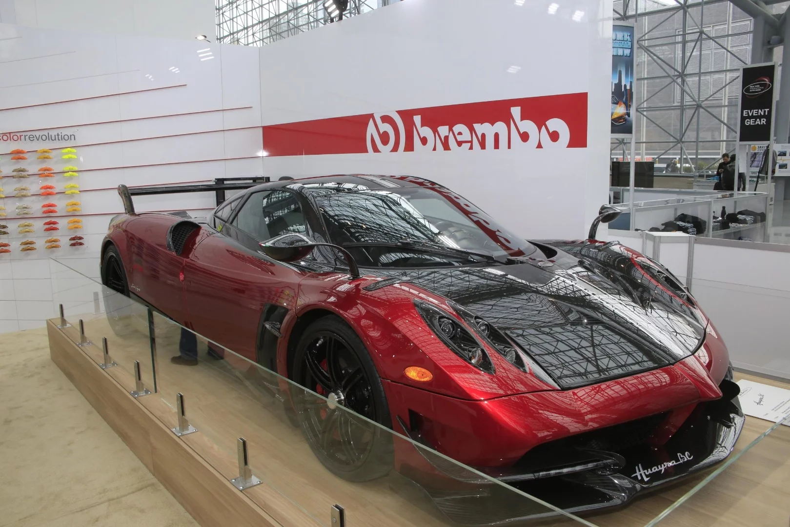 Brembo spices up its booth with the Pagani Huayra BC