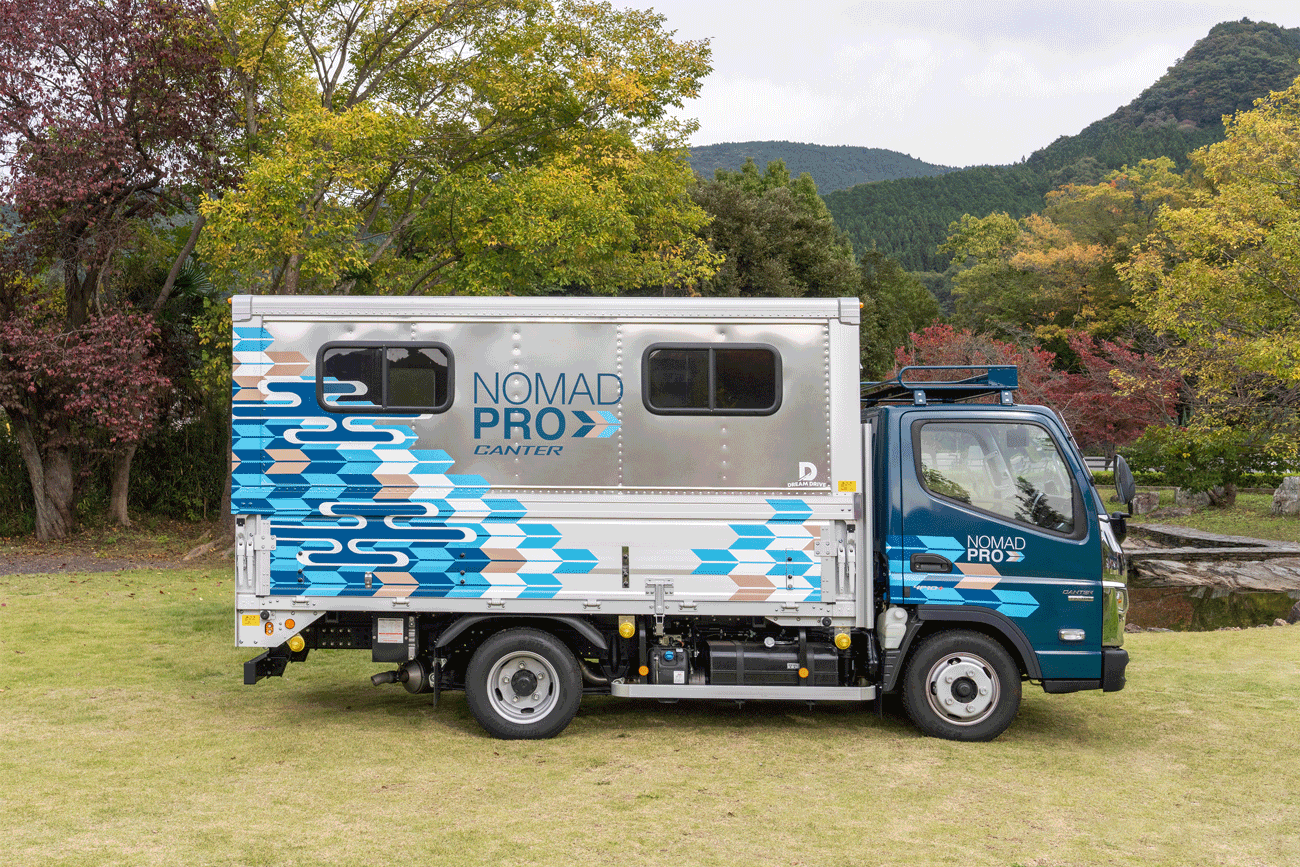 NomadPro はボックス トラックからアウトドア オフィスやベース キャンプに変身します