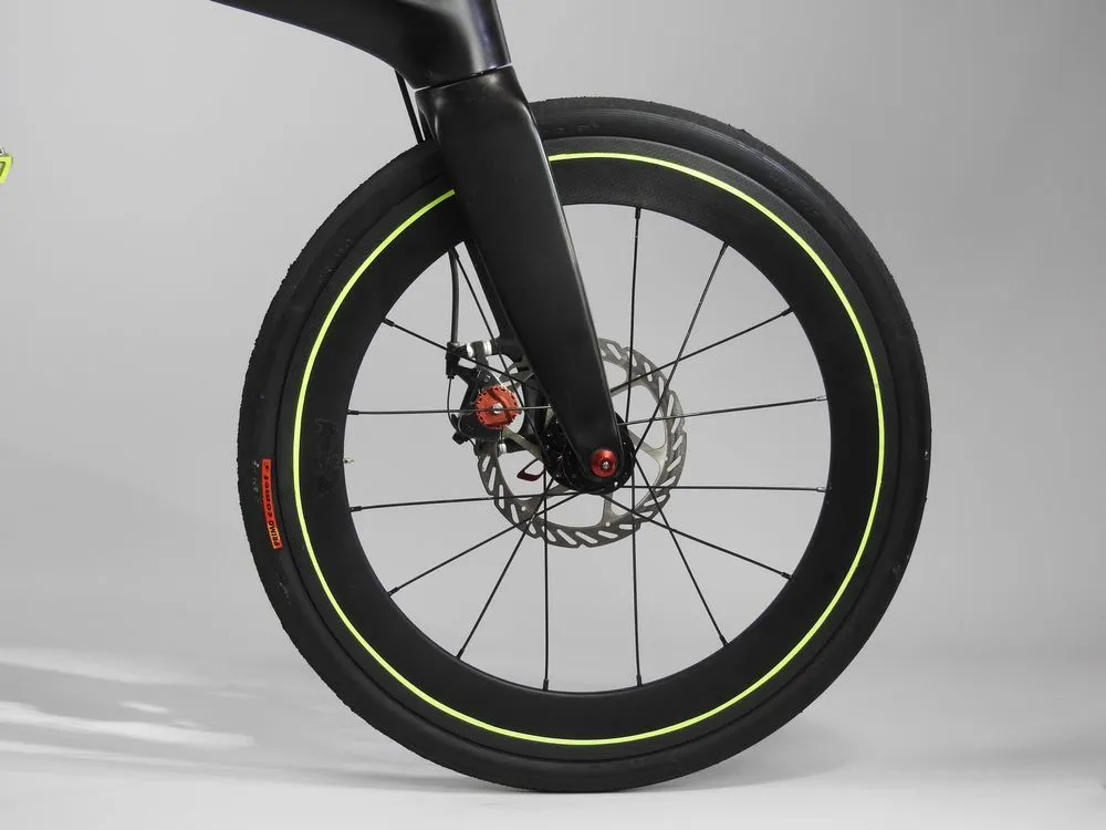 The Minimal Bike has front and rear disc brakes