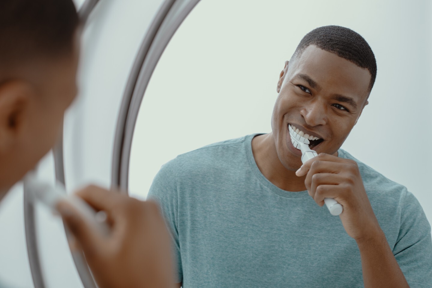 The Encompass toothbrush promises to clean all your teeth in 20 seconds