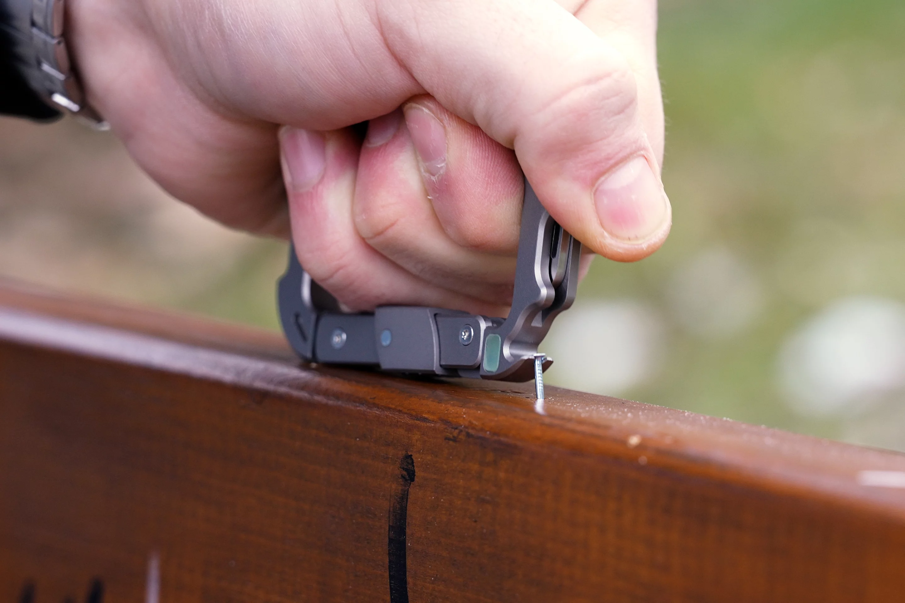 The Octo Mighty's nail puller in action