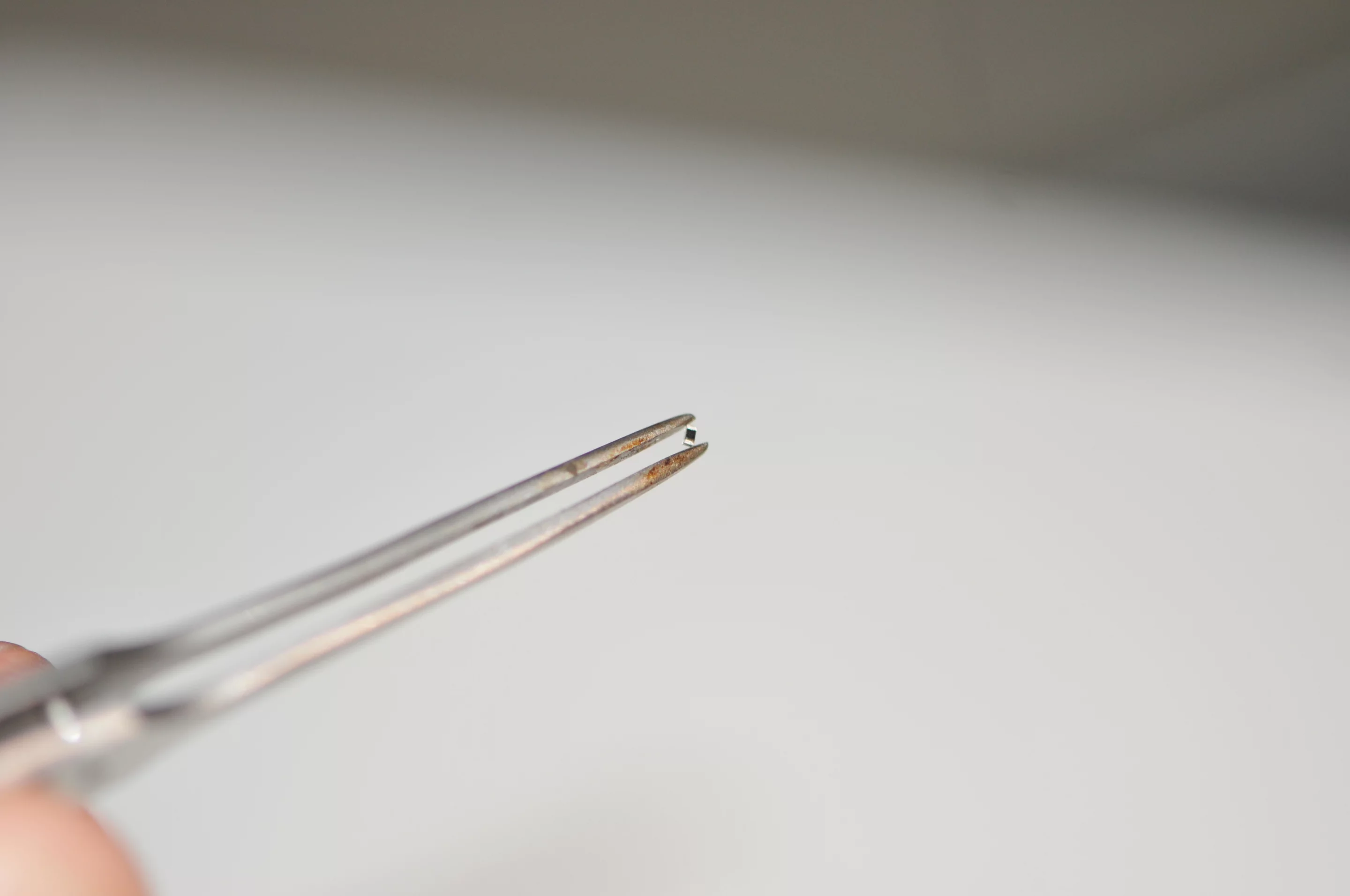 Just one of many of the very small surface mounted components used in the Soundlazer